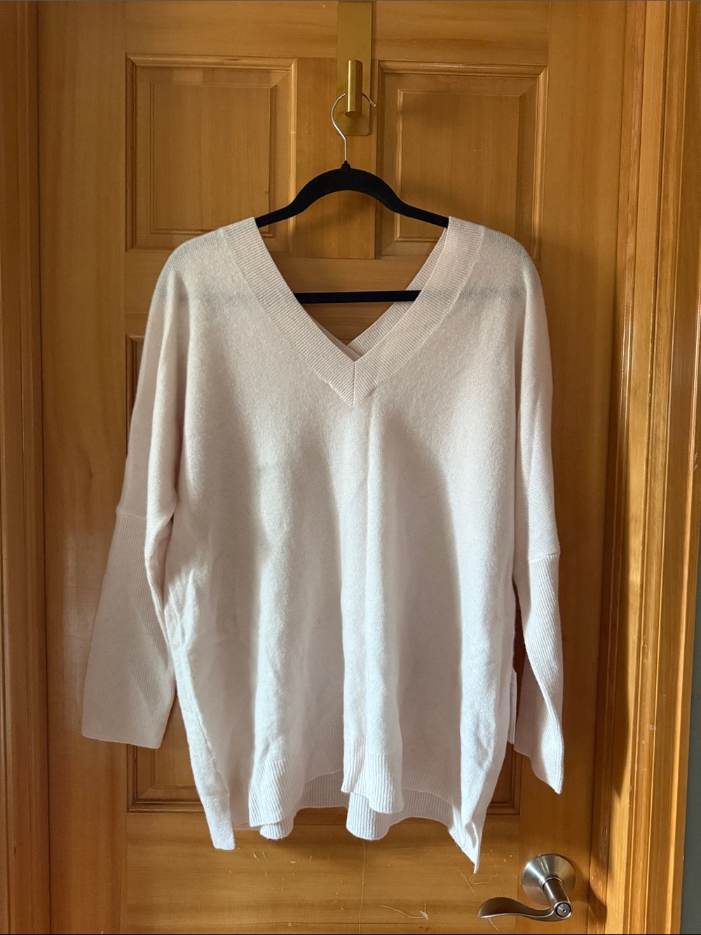 Subtle Luxury Relaxed V-Neck Cashmere Cream Sweater